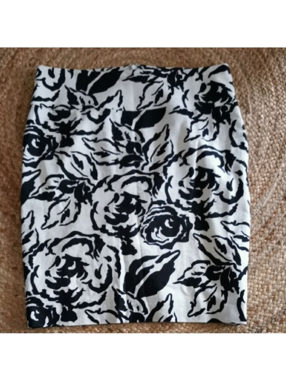Melanie Lyn Black/White Artsy Floral Linen Blend Careerwear Midi Skirt. Size 12